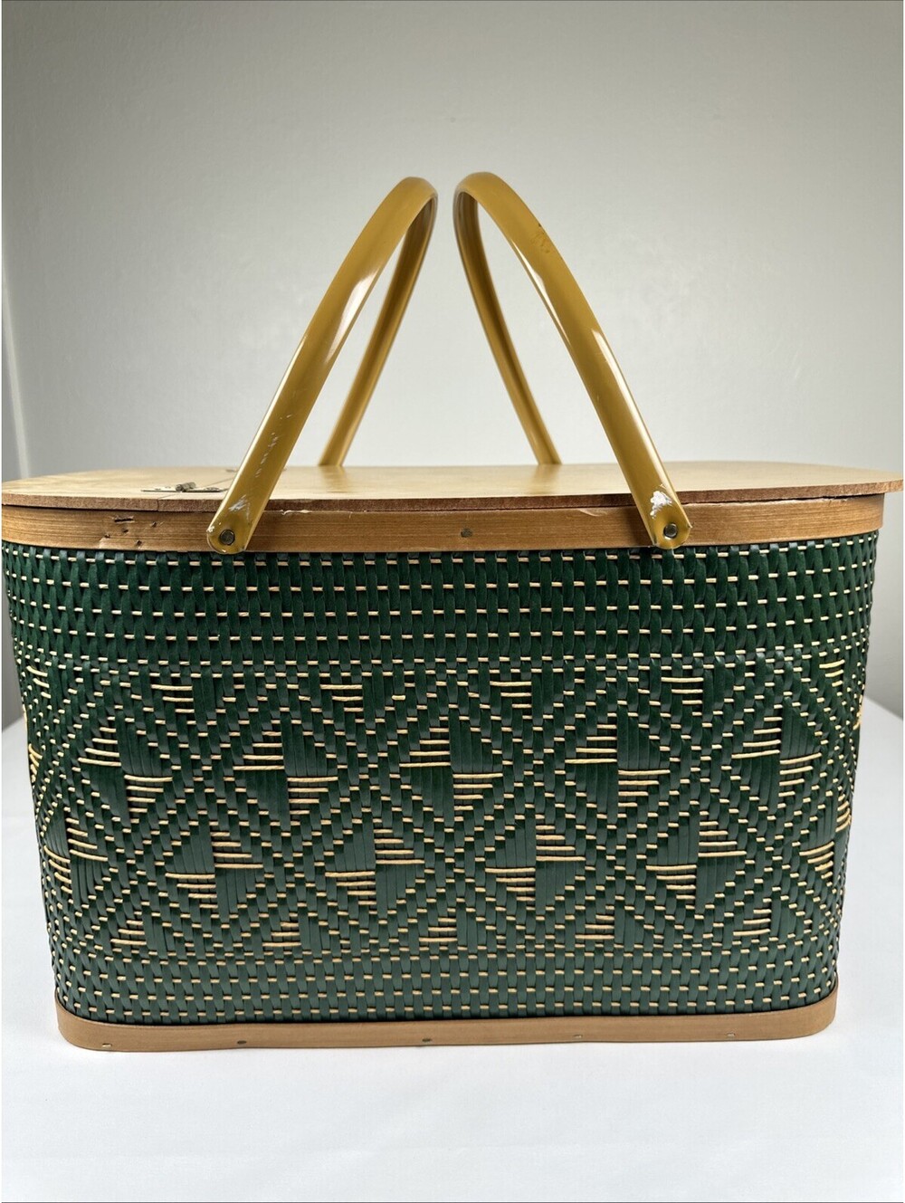 Vintage 50s Burlington Hawkeye Green Brown Wicker Picnic Basket-Riser Shelf